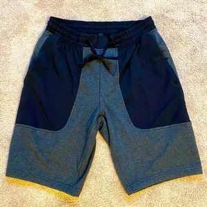 Lululemon sweat pant short size M